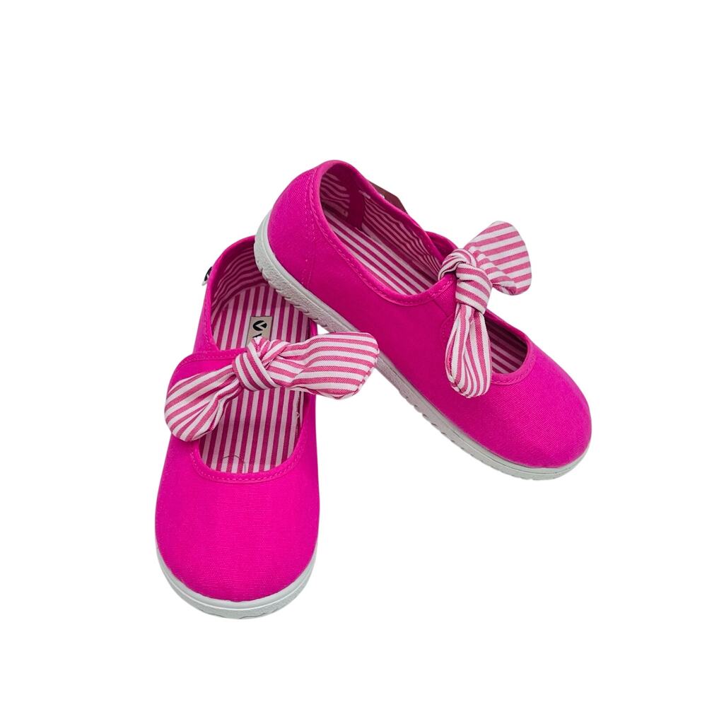 NWT Victoria Size 28 (US 11) Fucsia Pink Mary Janes with Bow